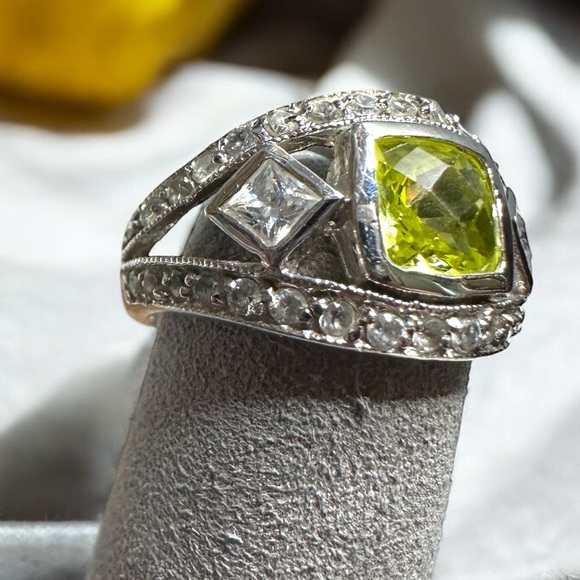 Peridot & CZ Diamonds Sterling Silver Ring Size 5.75 - Picture 6 of 14
